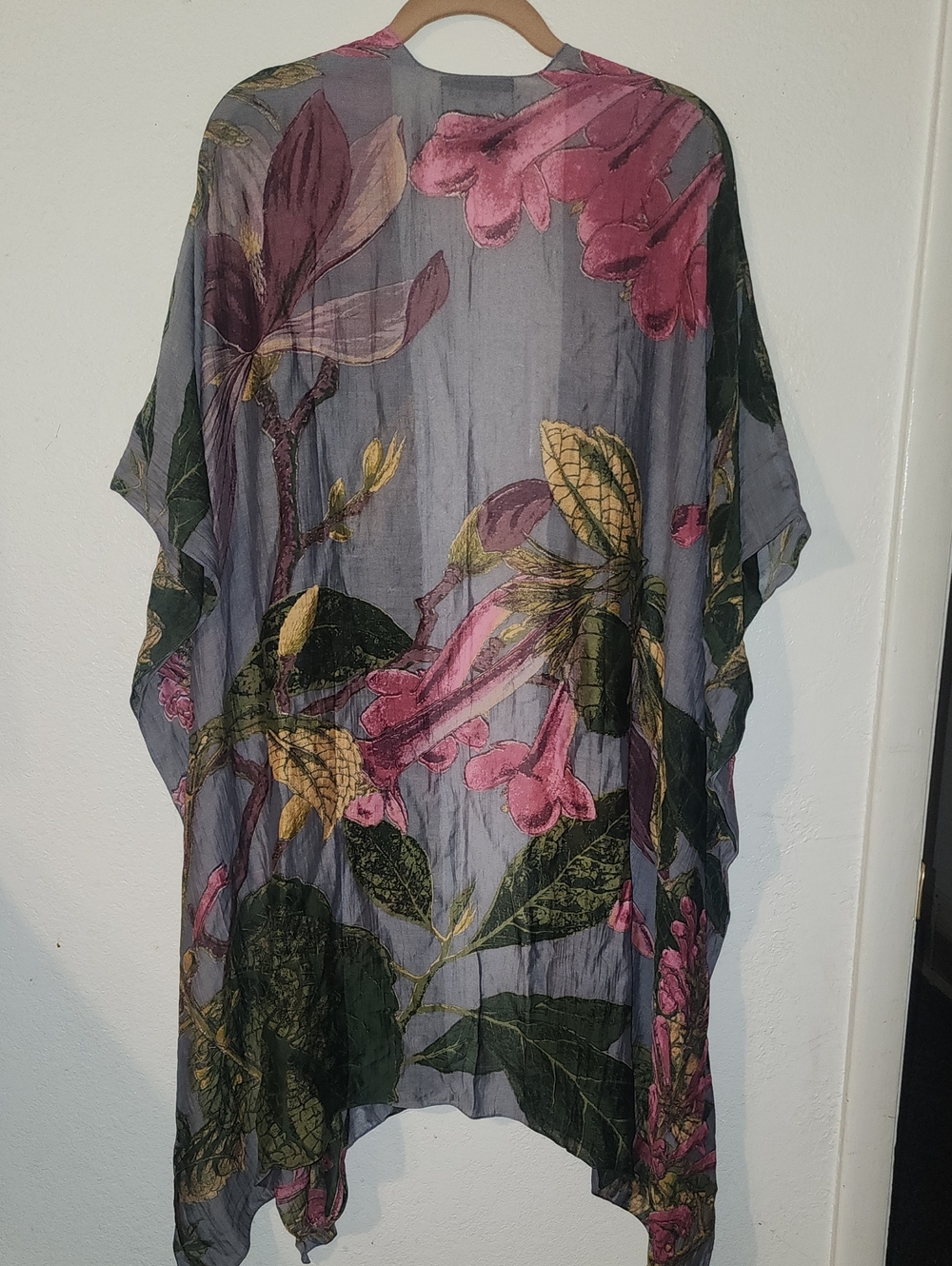 One Hundred Stars Kimono Kew Gardens Magnolia Print. One Size Fits All - Picture 4 of 6